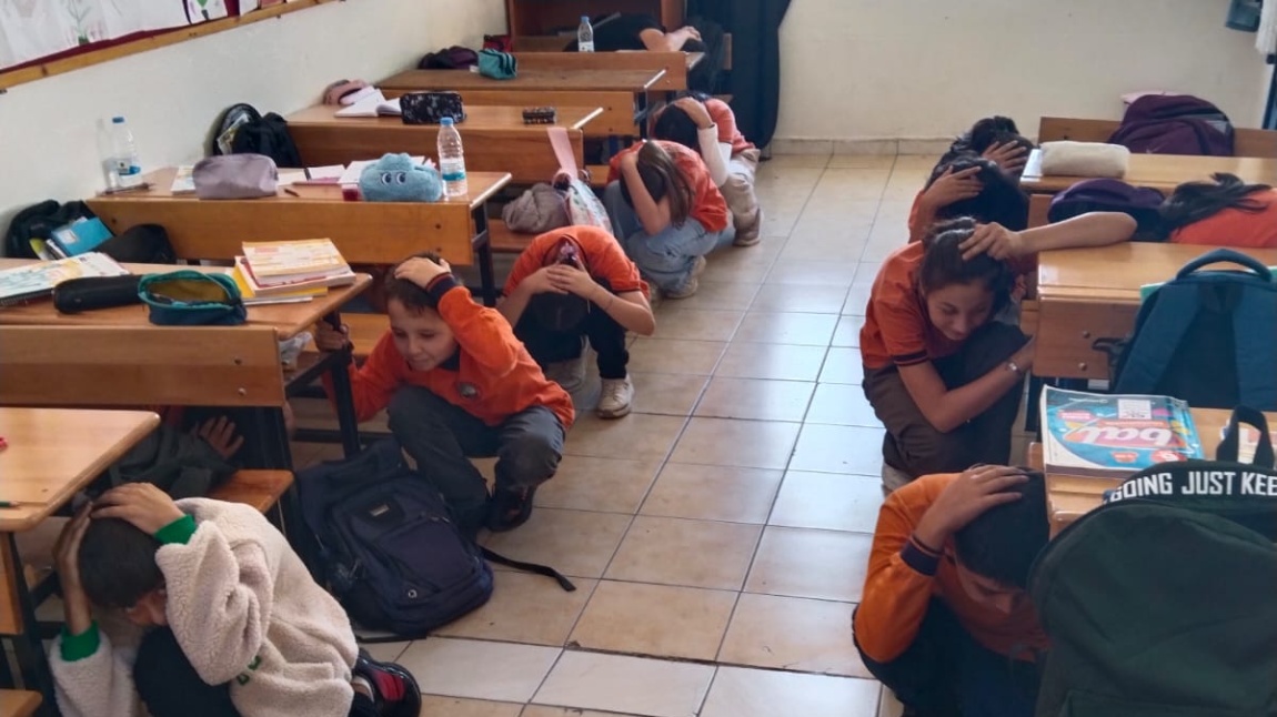 AFETLER VE DAYANIKLILIK AYI KAPSAMINDA OKULUMUZDA TATBİKAT YAPILDI